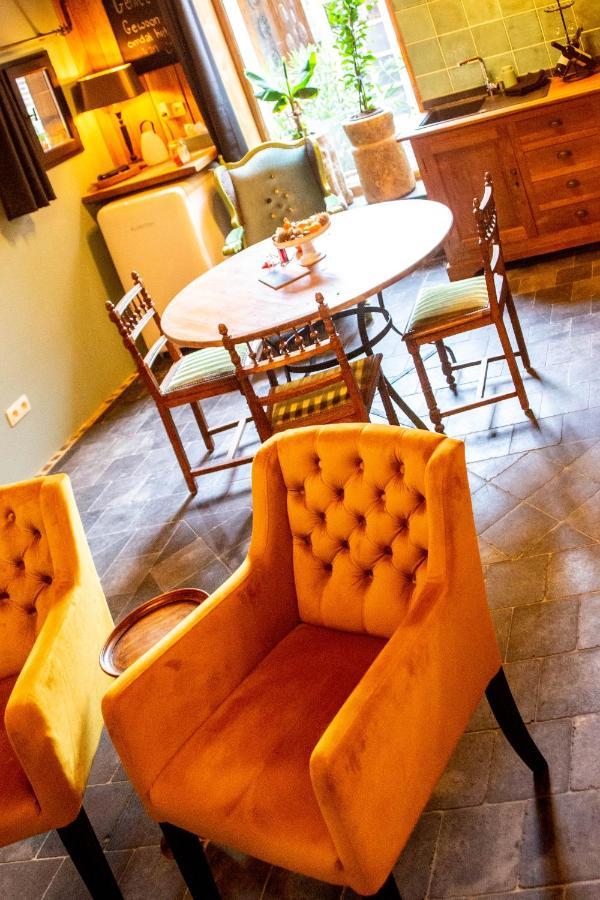 Een Vleugje Wellness In De Voerstreek - Bed & Brocante Onder De Poort 부런 외부 사진